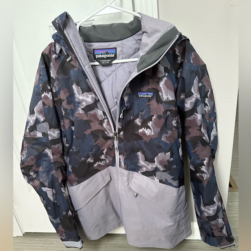 Patagonia women’s RECCO small ski/snowboard jacket